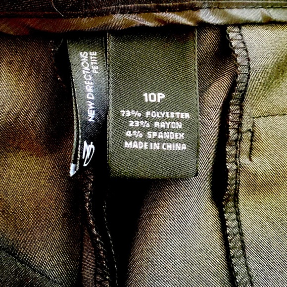 🔄NEW DIRECTIONS🔄 DRESSY STRETCH BERMUDA SHORTS NWT❣️ - Picture 4 of 11